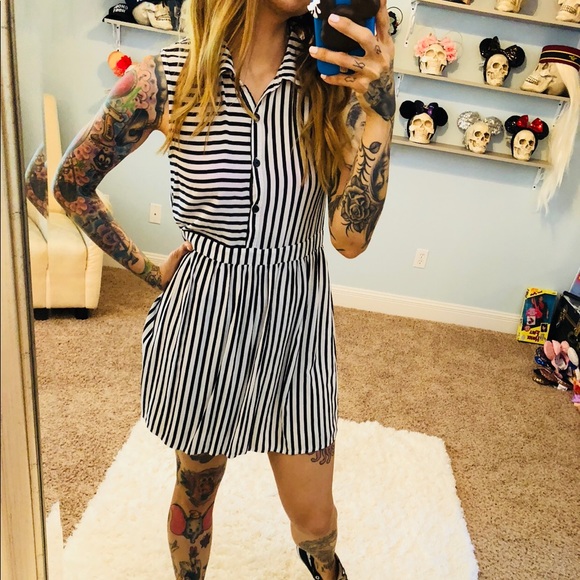 Volcom Dresses & Skirts - Black and white strip dress